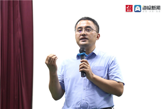 致敬中国医师节开幕视频,致敬白衣天使医师节