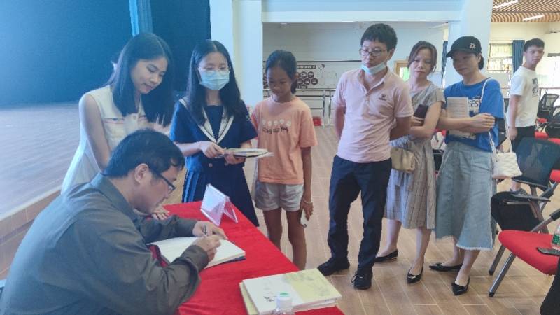 用“新闻眼”发现人间之美——花都读书会分享，南都周刊等主办