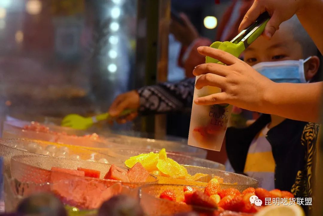 昆明好玩的夜市街推荐,昆明市中心有什么景点吗