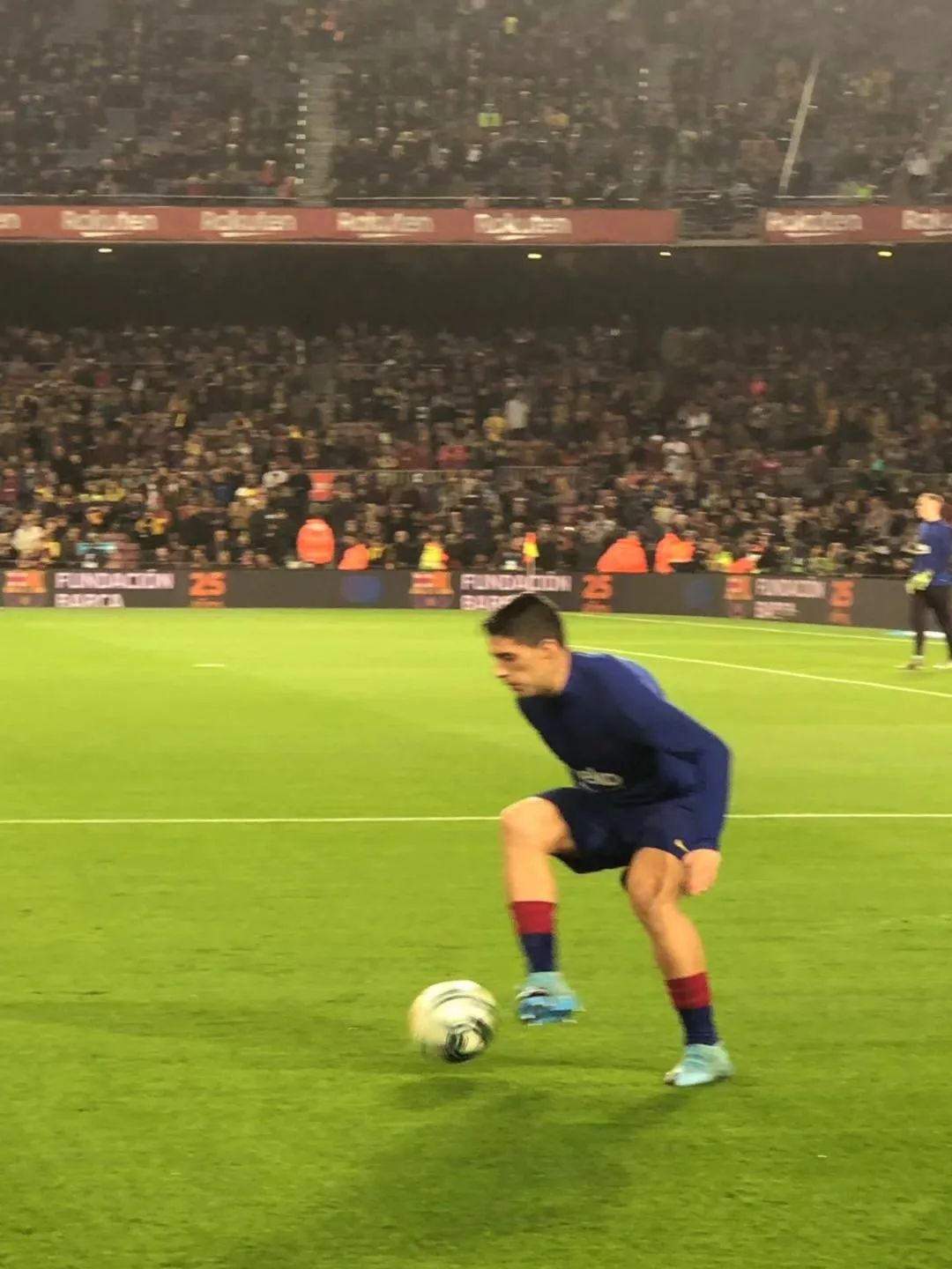 为什么梅西一离开巴萨就能变强,梅西离开巴萨催泪短片30秒