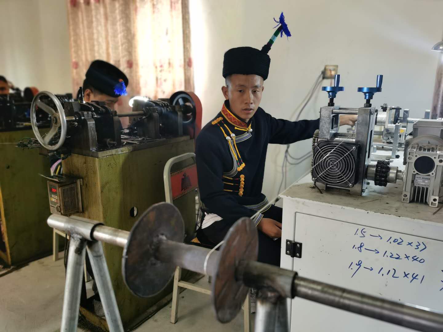 督战未摘帽贫困县⑤“只要有彝族的地方就有瓦曲银饰”