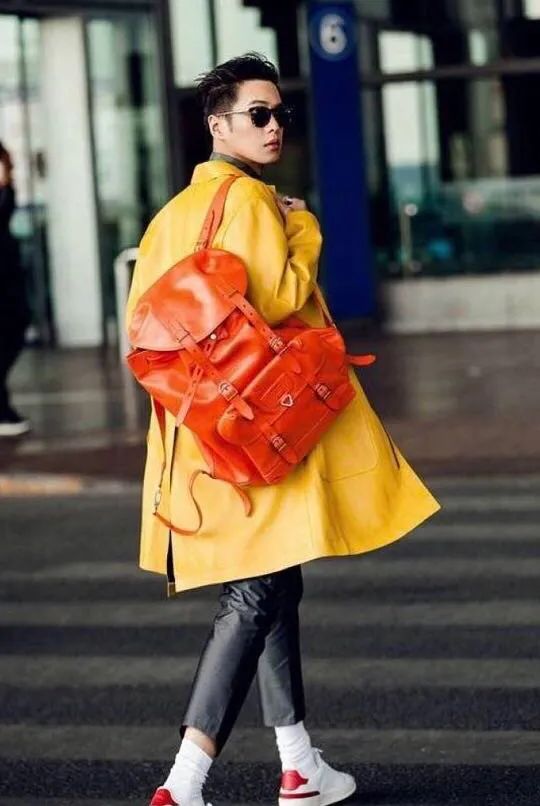 不只是实用，双肩包更要“玩出彩”