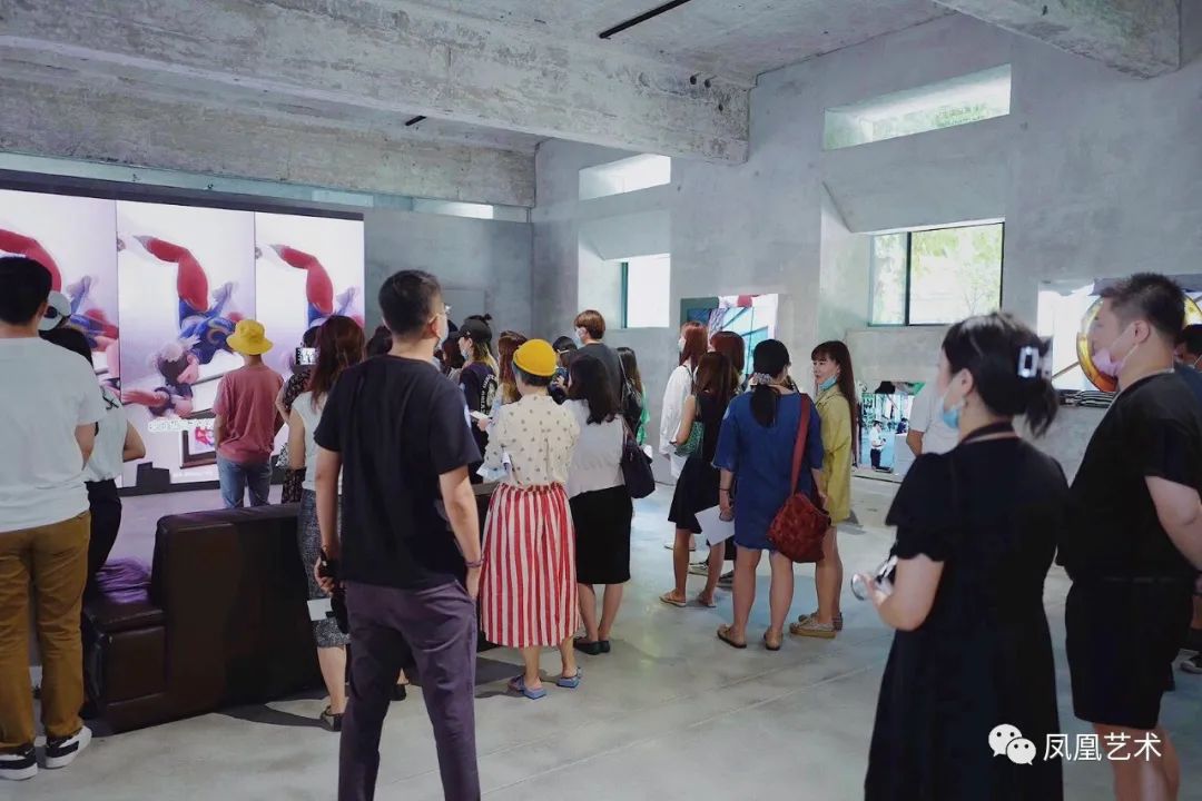 凤凰艺术|九月的气温渐渐转凉，但艺术圈已经准备好燥热起来了