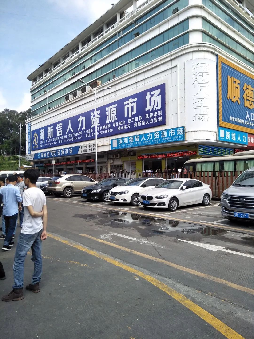 有人说他们是混吃等死的社会废物，在我看来并不是