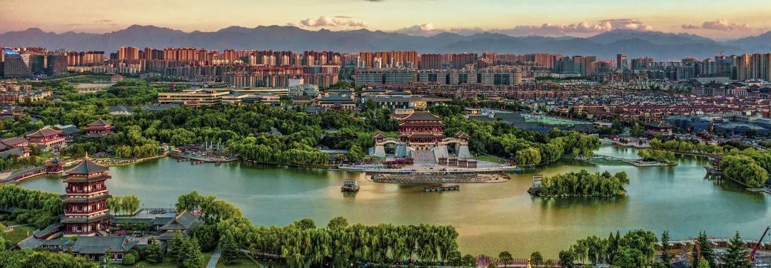 越夜越嗨丨顶级夜跑景区，给你成本最低的人鱼线！