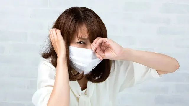 眼睛被辣到了怎么办快速解决,眼睛被辣了怎么办