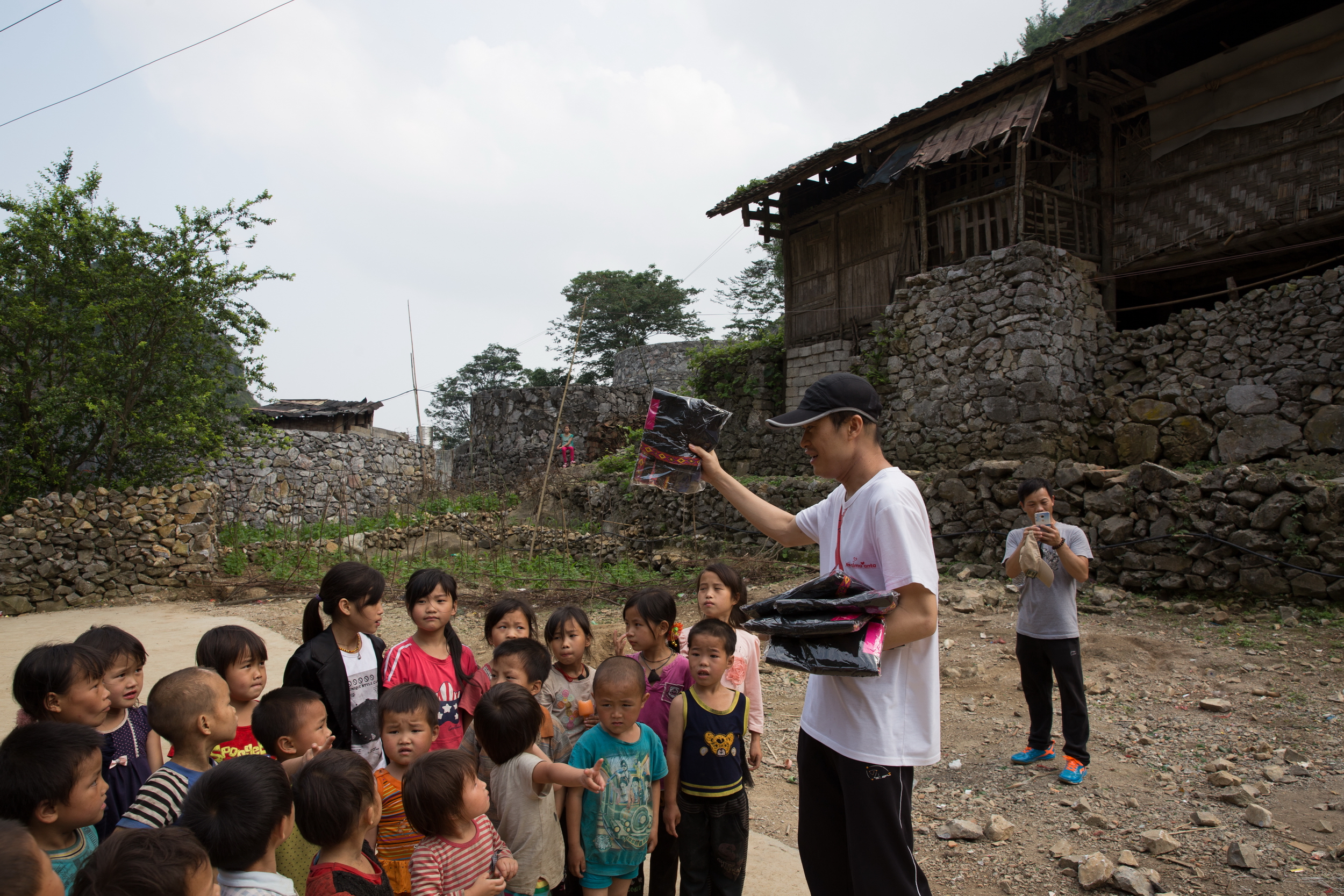 “这可能是我最后一次为孩子们做事了……”陈词故事报道引发强烈反响