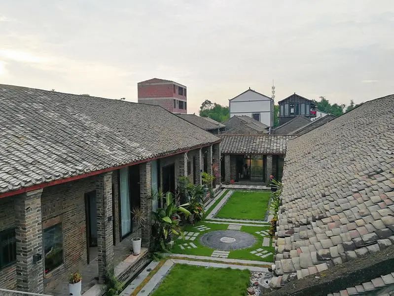 南宁三天两晚民宿最便宜,南宁邕江边有栋白色民宿