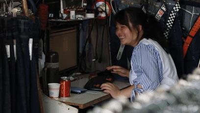 网约车司机送四个孩子,一个网约车司机带走三个女孩