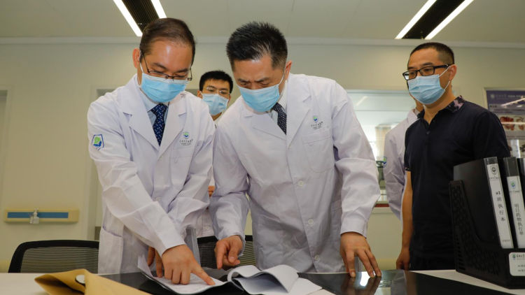 梦之队院士查房雷厉风行,深圳肝胆科专家会诊