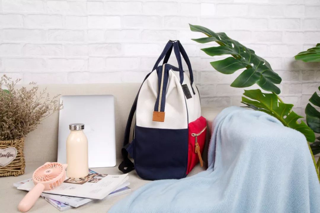 谁背火了三条杠包包,谁背了最新款的名牌包包