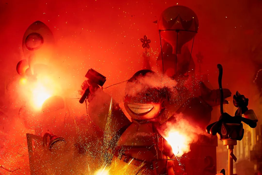 来，我们斗胆聊一下出国怎么玩