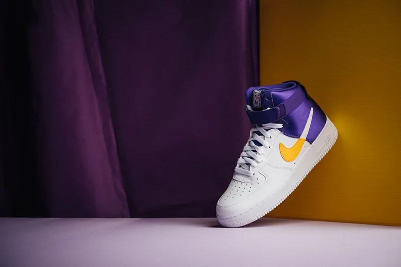 “湖人冲冲日”被割韭菜！4千买湖人Dunk半月暴跌1500！最惨的是...