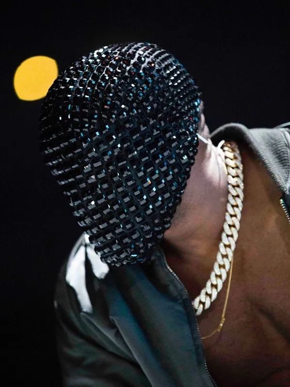 连吴赫都偏爱的「面具」，原来早就成为时装秀场的常客