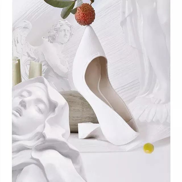 同样的预算买二手车还是新车,爆款靴子和小众靴哪个好