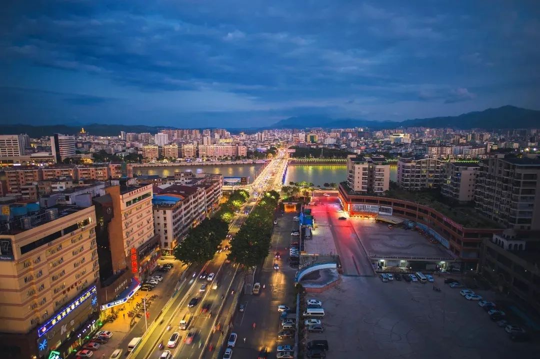 这座绝色山城，藏了一个烟火人间！