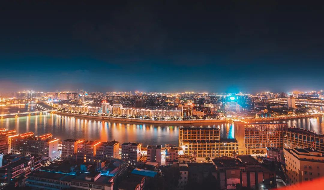 这座绝色山城，藏了一个烟火人间！