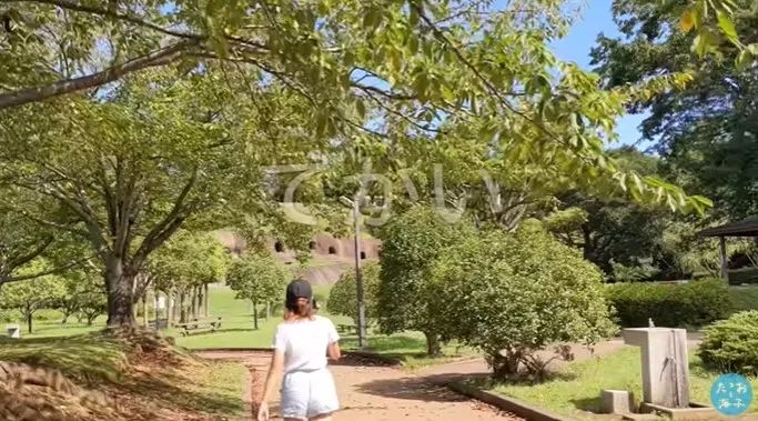 女生把破面包车改装成房车,女生把面包车改造成房车