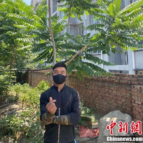 一个被收废品耽误的“段子手”火了：每天有几万人等着看他又捡了啥宝贝……