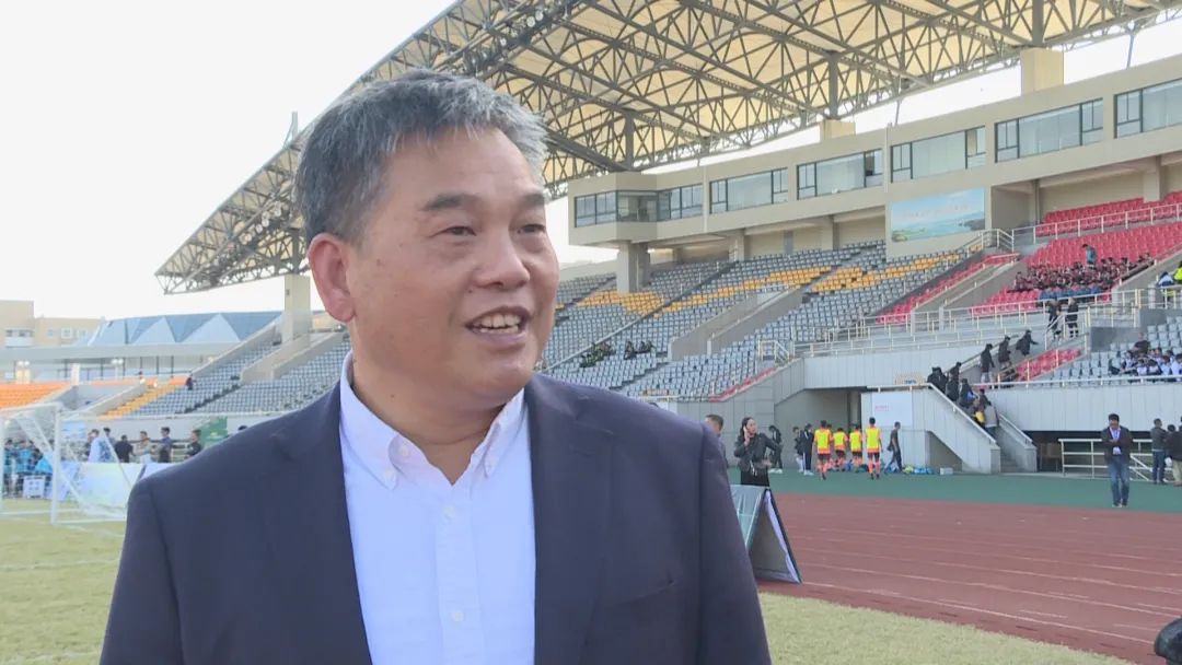 来看看足坛的帅哥,来看看足球的帅哥们