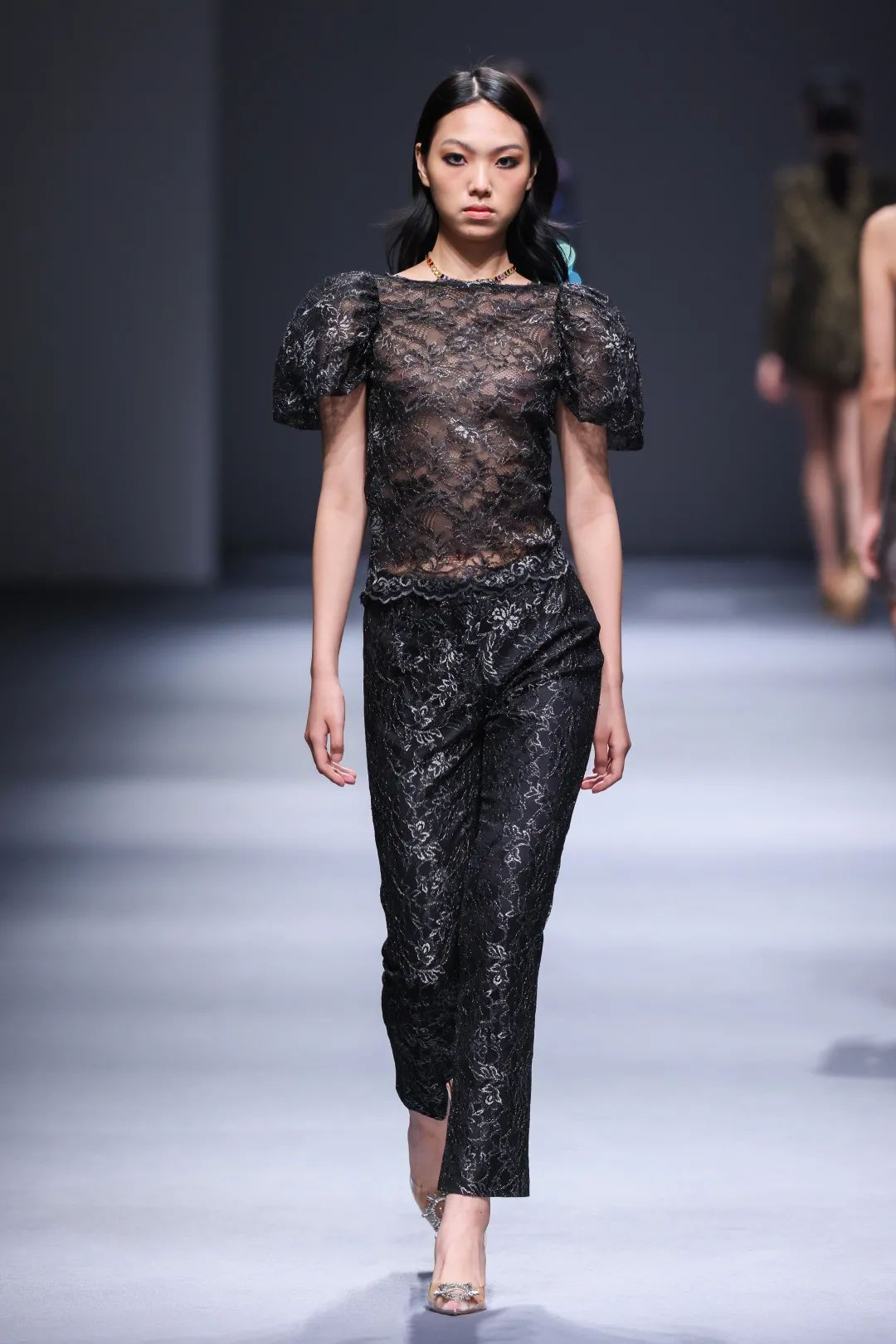 2023秋冬上海时装周秀场设计,2020春夏上海时装周展会分析