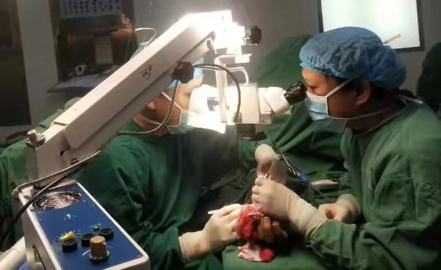 小伙手被割伤竟然一瞬间愈合,男子不慎割伤手民警紧急护送救治