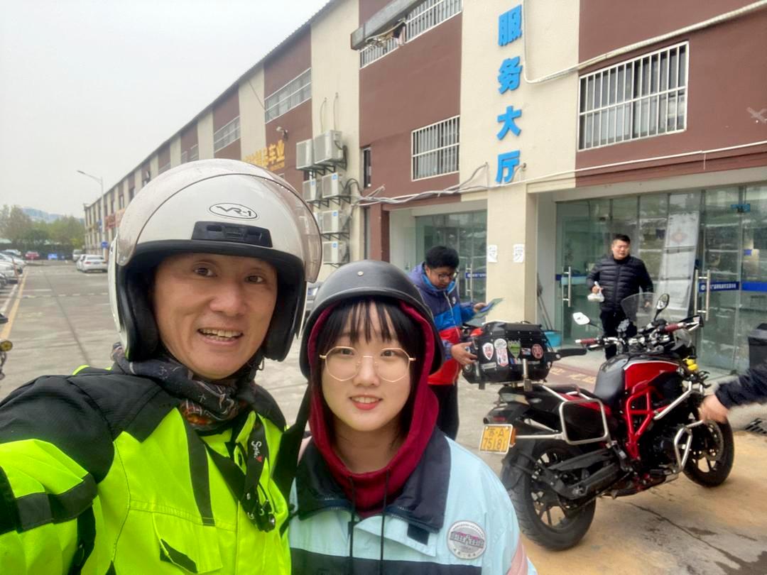 女儿20岁生日父亲送劳斯莱斯,女儿生日老爸送车