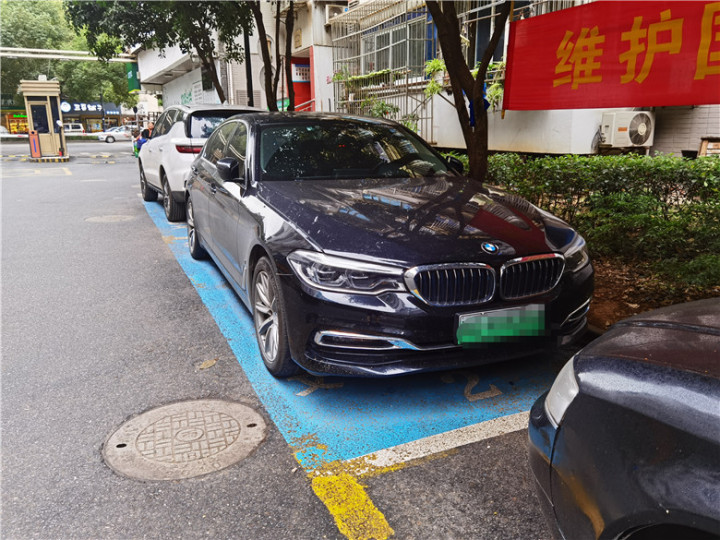 最美业委会主任事迹,超级翁婿老朱当选业委会