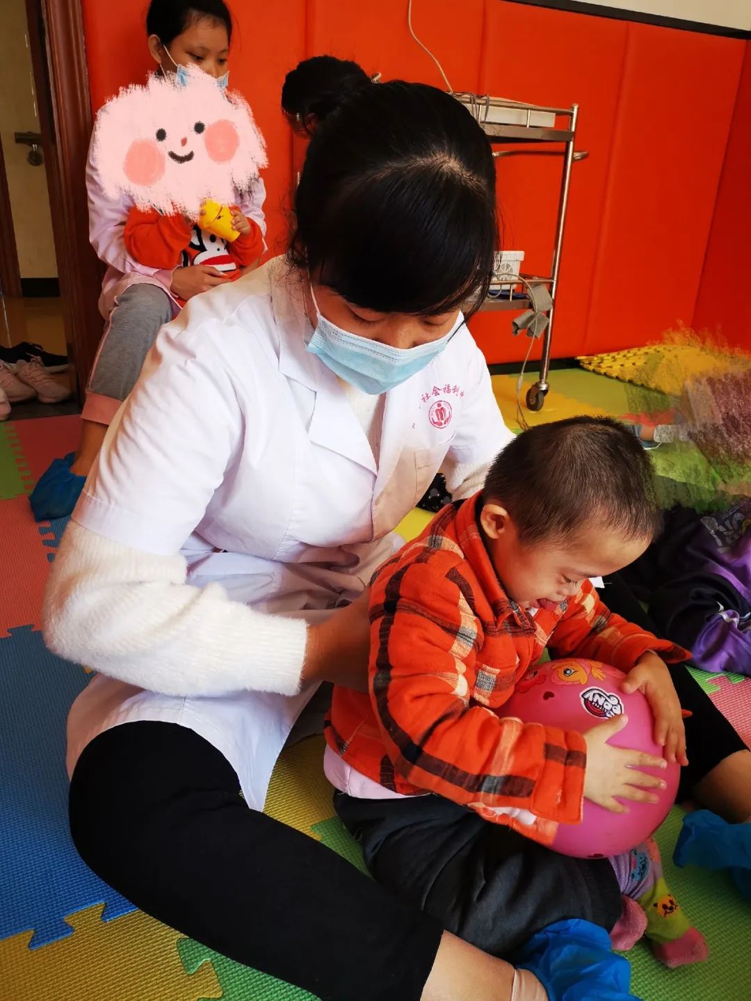 点亮孤残儿童的希望之光——记莆田市社会福利中心康复师朱燕萍