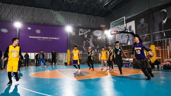 猴哥痞幼上车,猴哥痞幼走红毯