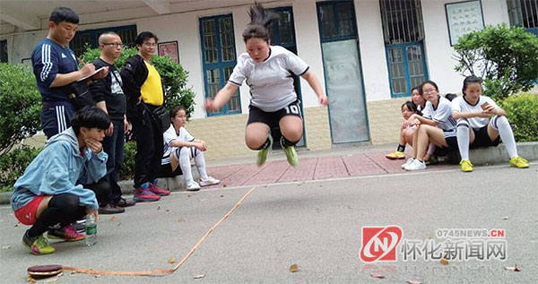 绿茵赛场挥洒雄风,绿茵场上激烈的角逐