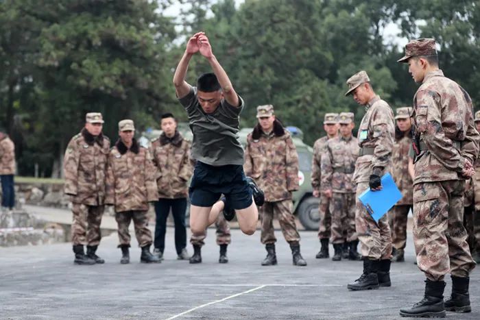 寒风中的他们完整版,寒风中他们一直在坚守