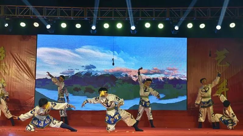 株洲市十八中学艺术节圆满成功,株洲八中文艺表演