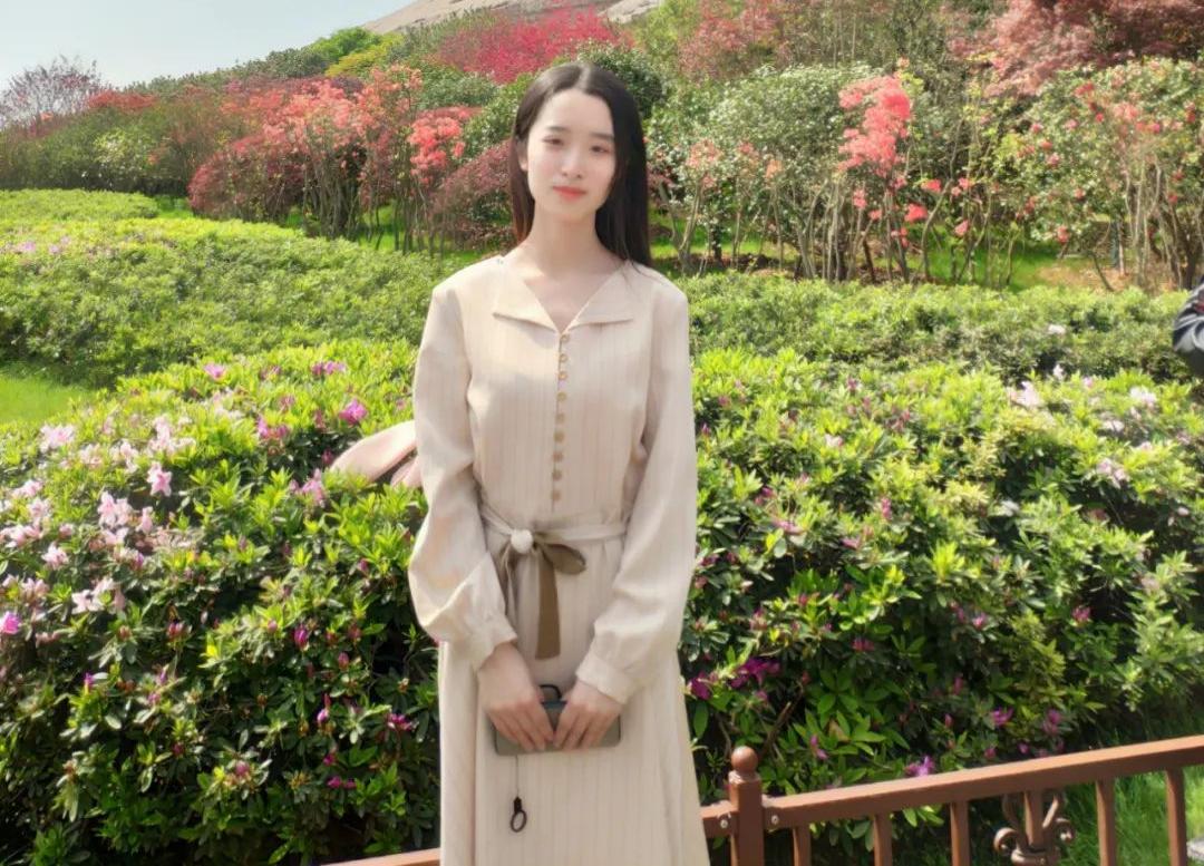 向优秀看齐向榜样靠拢,向优秀的前辈们看齐