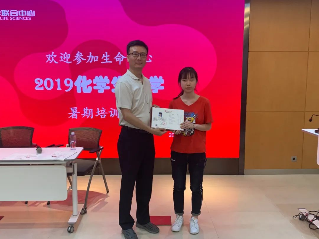 向优秀青年看齐,向优秀的人才们看齐的表现