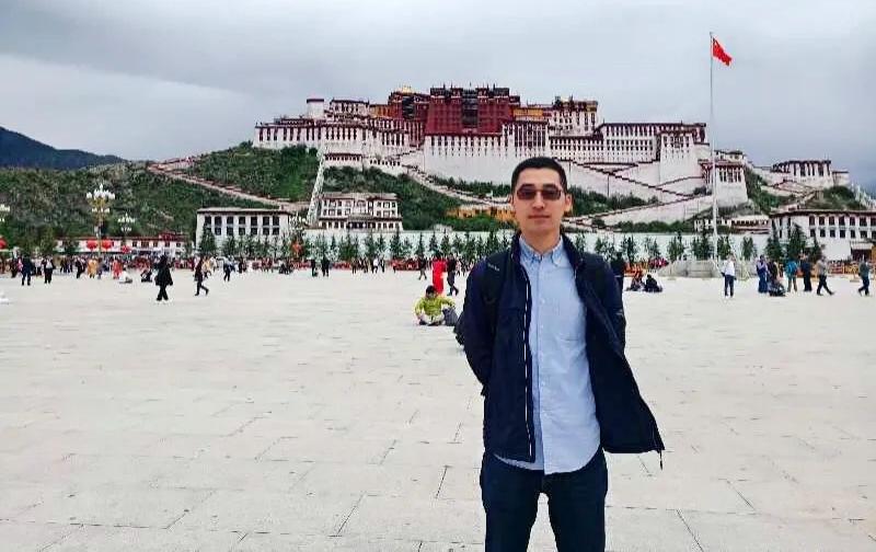 向优秀看齐向榜样靠拢,向优秀的前辈们看齐