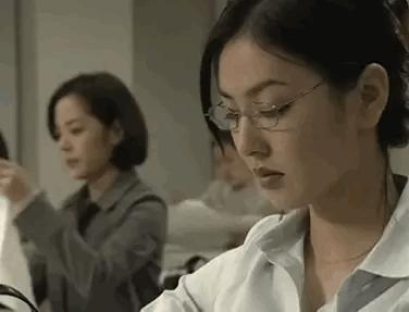 瑞思拜的殿堂级演技，国内热搜也忍不住要给金素妍S卡