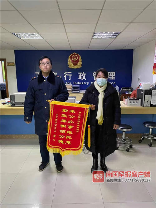 女子8000元买了两株灵芝,女子98元买走60根虫草