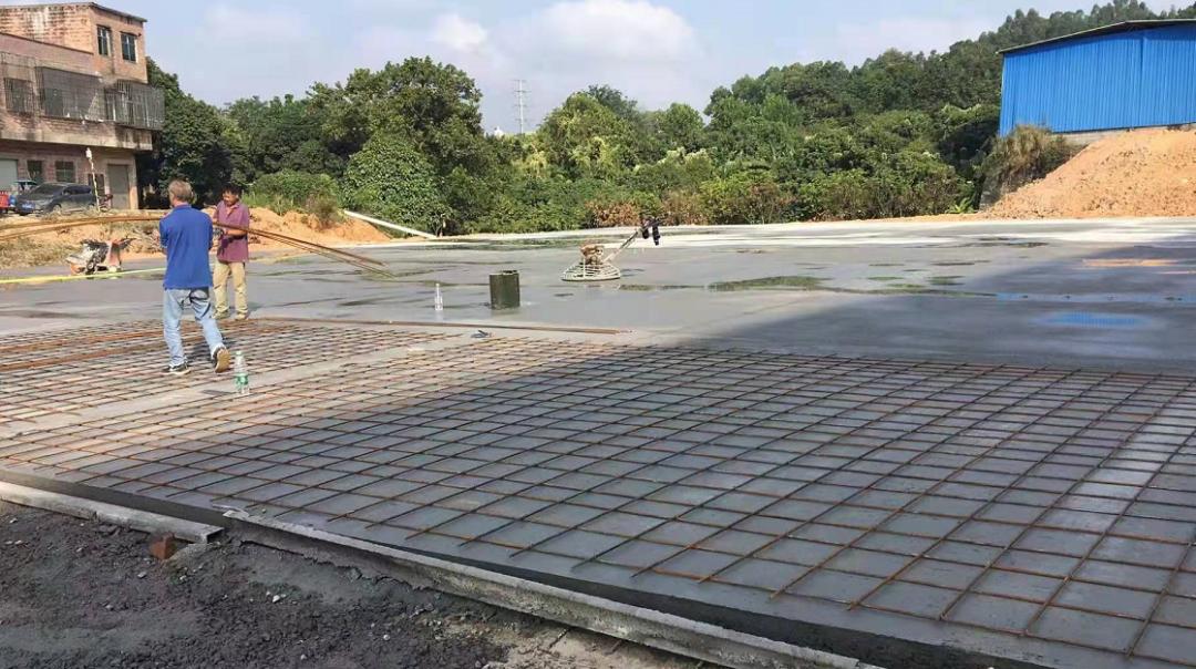 昔日臭水沟今朝变乐园,太原臭水塘足球场