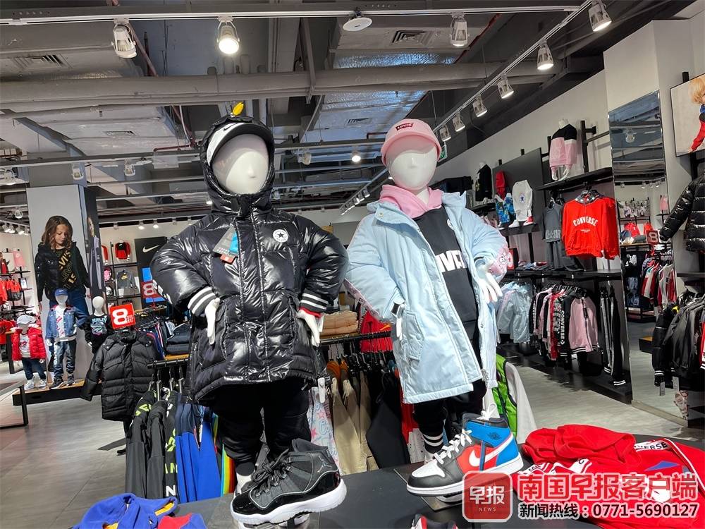 南宁市场上童装安全隐患不少，专家建议：选购童装要“一看二闻三摸”