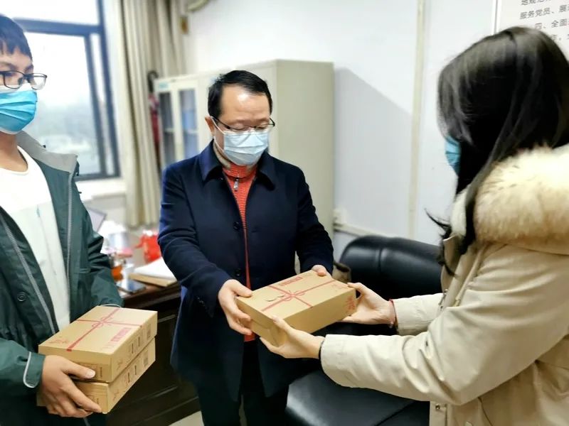 为了“暖起来”这件事儿，他们秀出了“十八般武艺”……