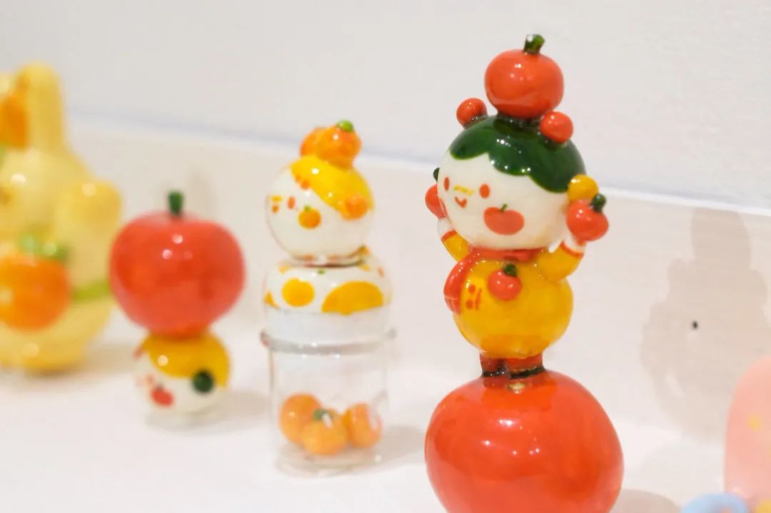 你家楼下的免费展览空间，晒着暖烘烘的太阳散步去吧