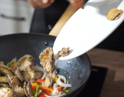 五色藜麦烧鲍鱼,海鲜小炒皇正宗装盘