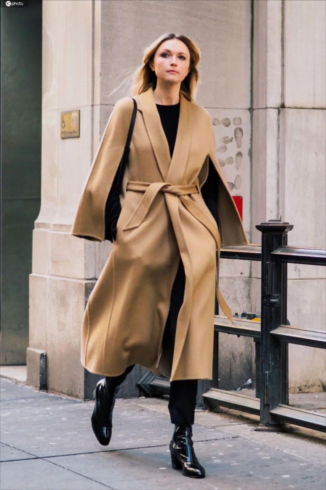 双面羊绒大衣为啥很贵,穿上羊绒大衣一定很好看