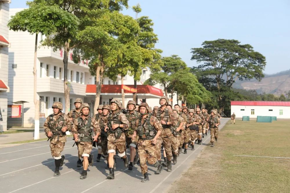 70年代部队生活视频,中俄边境部队真实生活