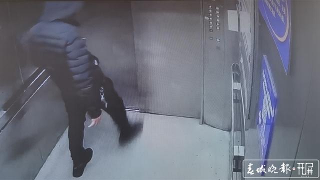 醉酒男子踢电梯掉下去后续,男子喝醉酒踹电梯后续