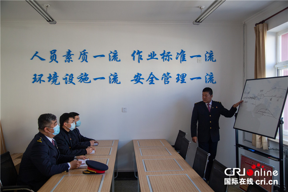 感受中国速度复兴号,新春走基层火车