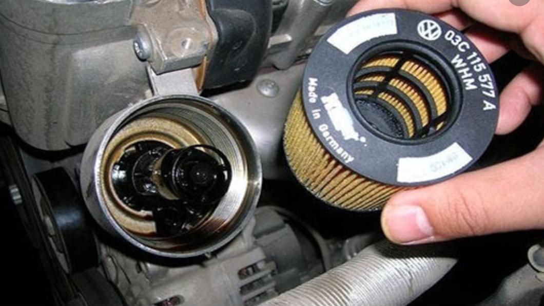 车跑了4千公里机油变黑怎么回事,摩托车机油变黑不换有什么后果