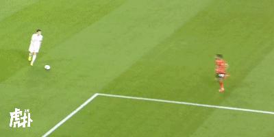 拜仁大胜巴萨莱万,莱万破门拜仁客场1-0领先