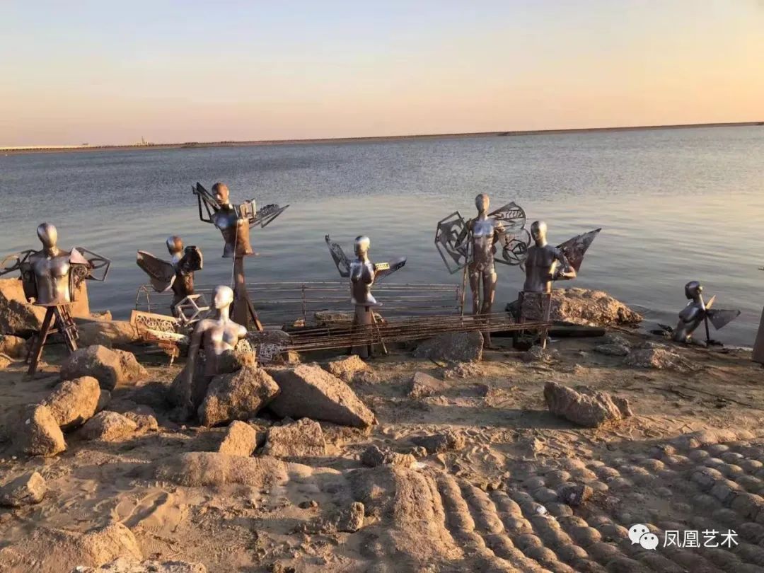 凤凰艺术展评|胡项城:一位具有挑战性的艺术家